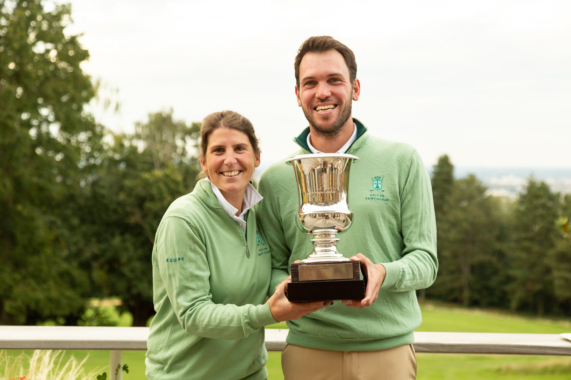 Morgane Bazin de Jessey (Saint-Cloud) et Martin Piedelievre (Saint-Cloud), vainqueurs du Classic Mid-Amateurs de Saint-Cloud 2024